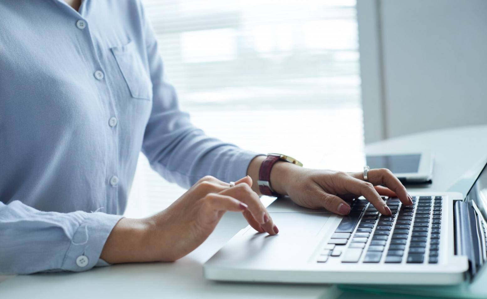 Contacto profesional con Ryviax - expertos en SEO para e-commerce